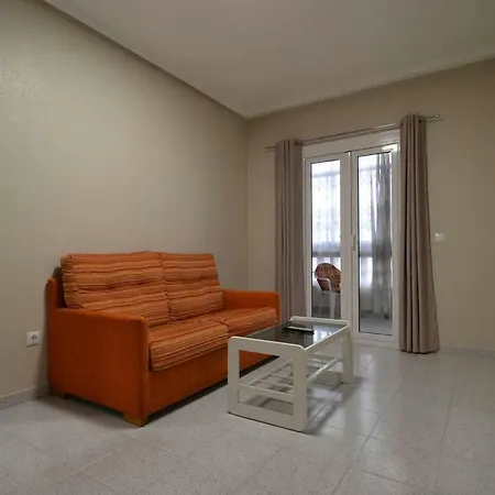 2 Bedroom Full Refurbished Beach Pool تورّيفيِخا