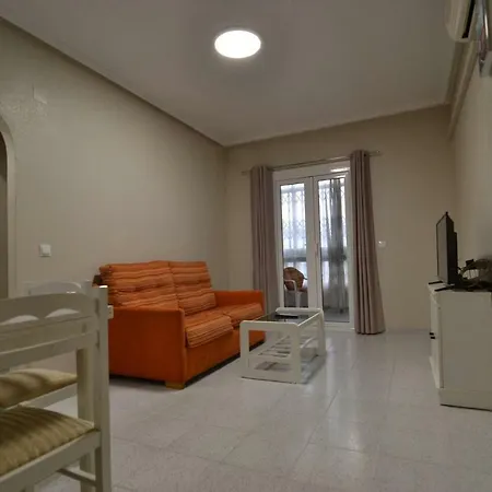 2 Bedroom Full Refurbished Beach Pool شقة تورّيفيِخا