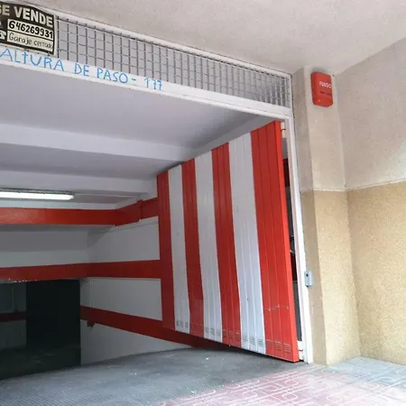 2 Bedroom Full Refurbished Beach Pool شقة